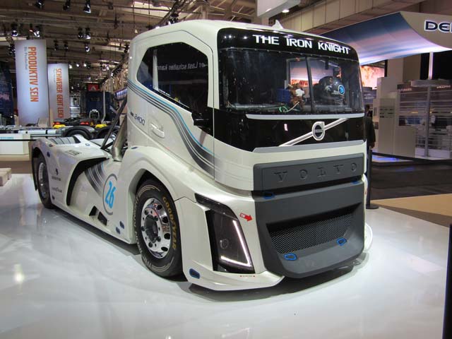 El motor del Volvo Iron Knight es el conocido D13 de seis cilindros pero con cuatro turbos.